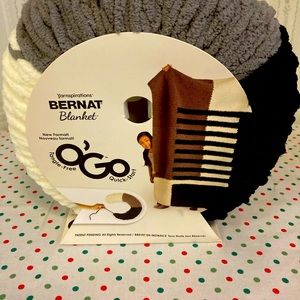 NIW Yarnspiration Bernat Blanket OGO Yarn